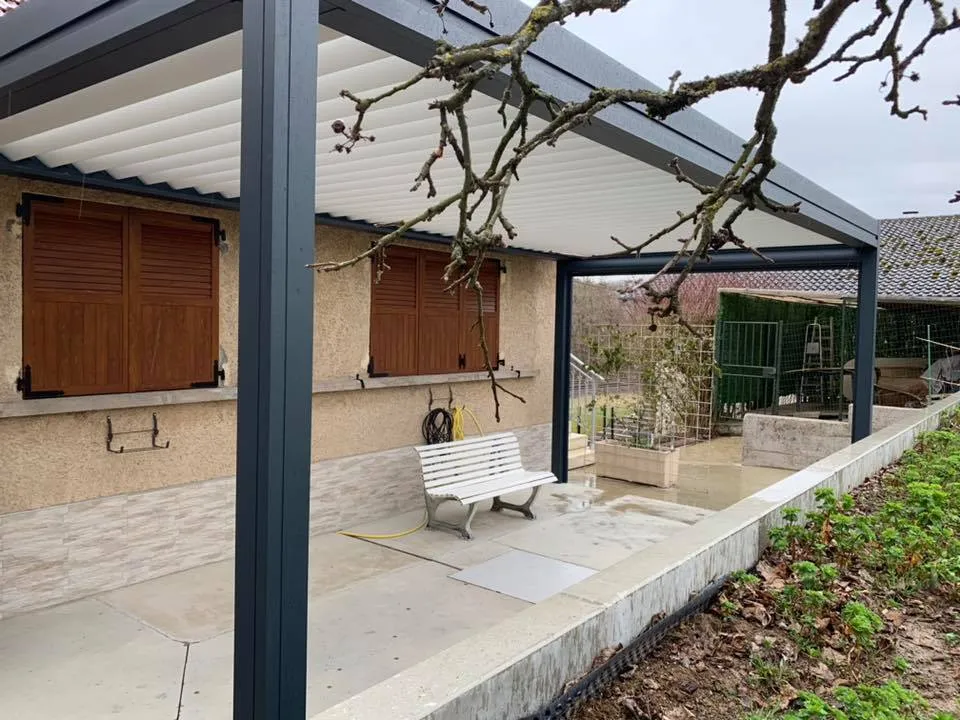 installation pergola bioclimatique les herbiers